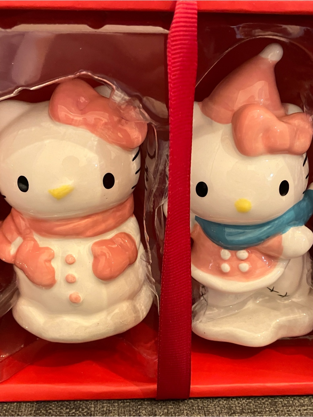 Hello Kitty Ceramic Salt and Pepper Set